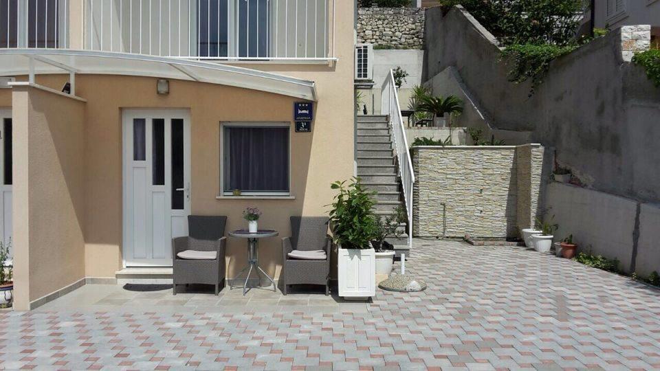Apartments Amneris Трогир Екстериор снимка