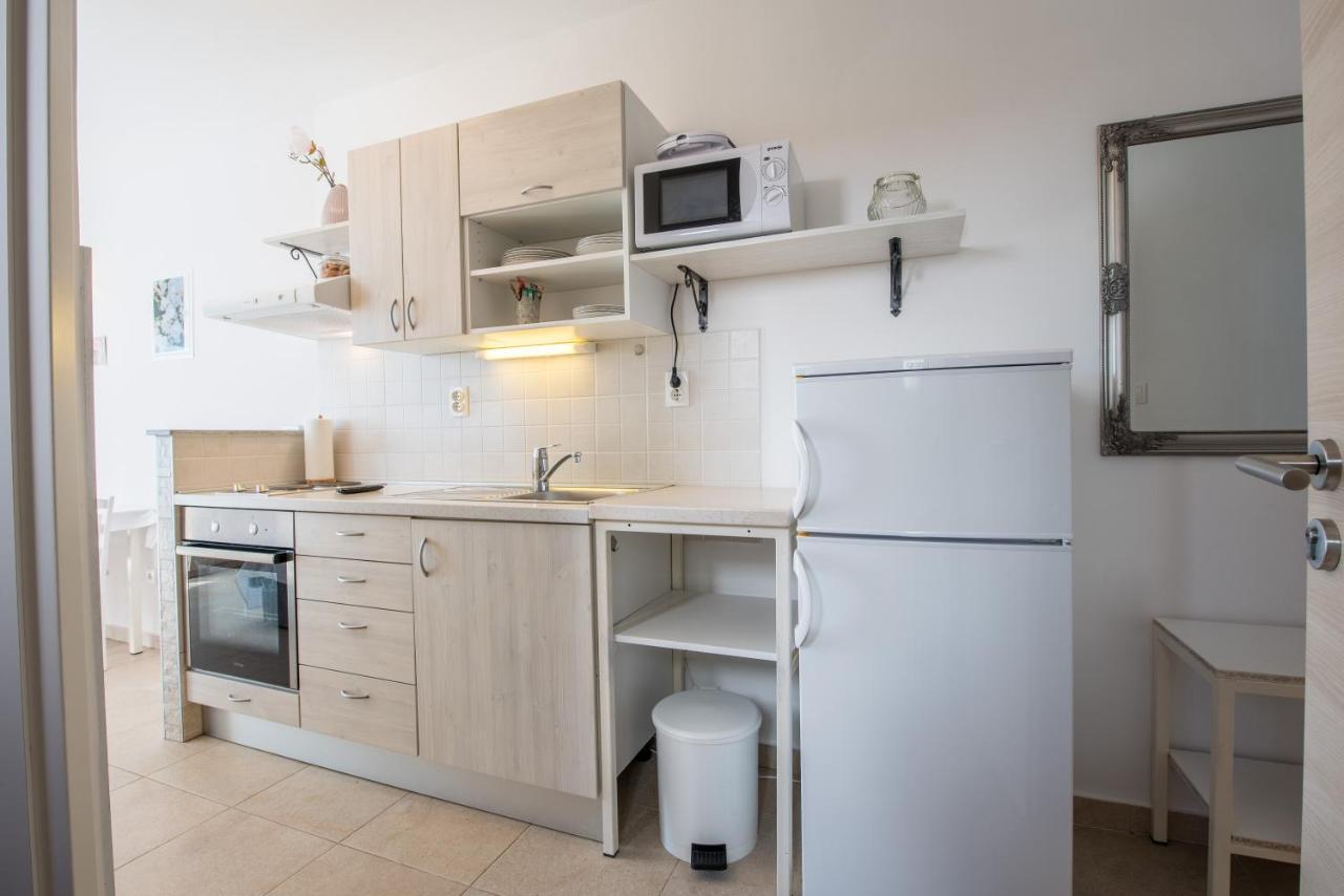 Apartments Amneris Трогир Екстериор снимка