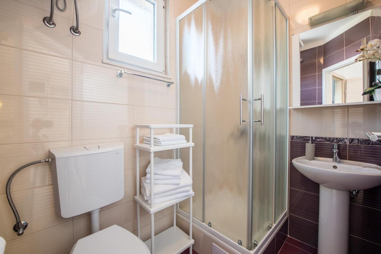 Apartments Amneris Трогир Екстериор снимка