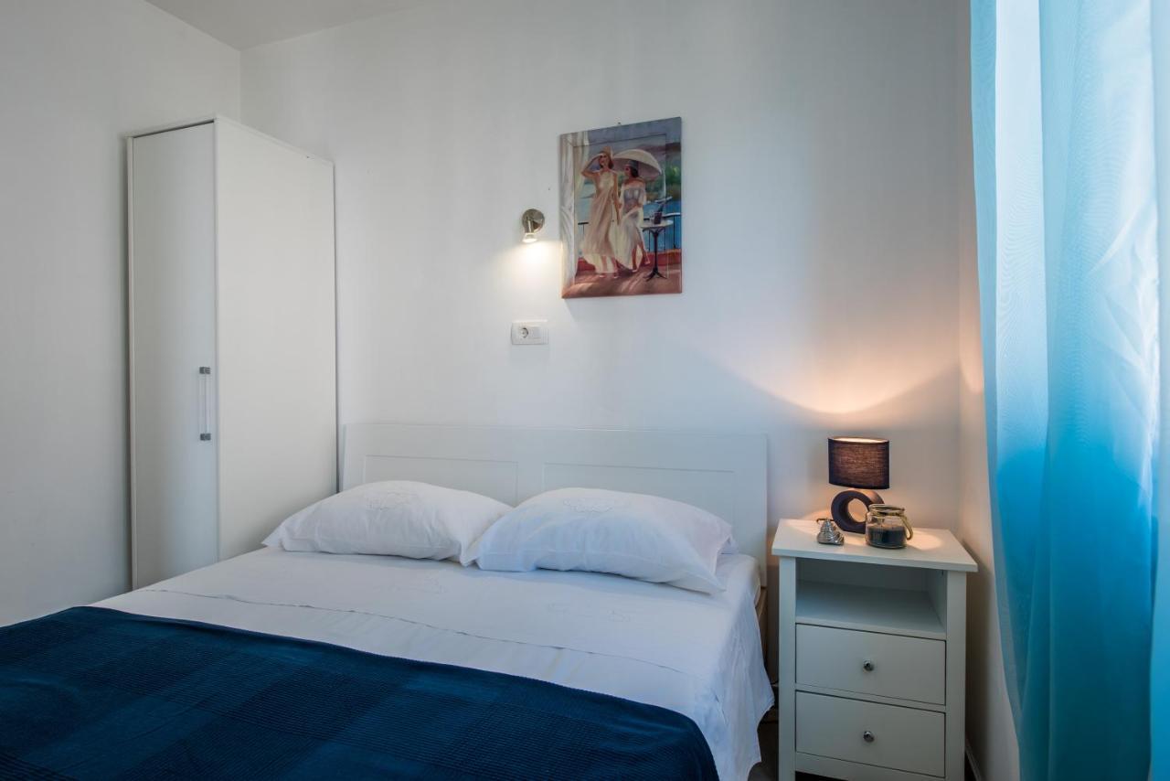 Apartments Amneris Трогир Екстериор снимка