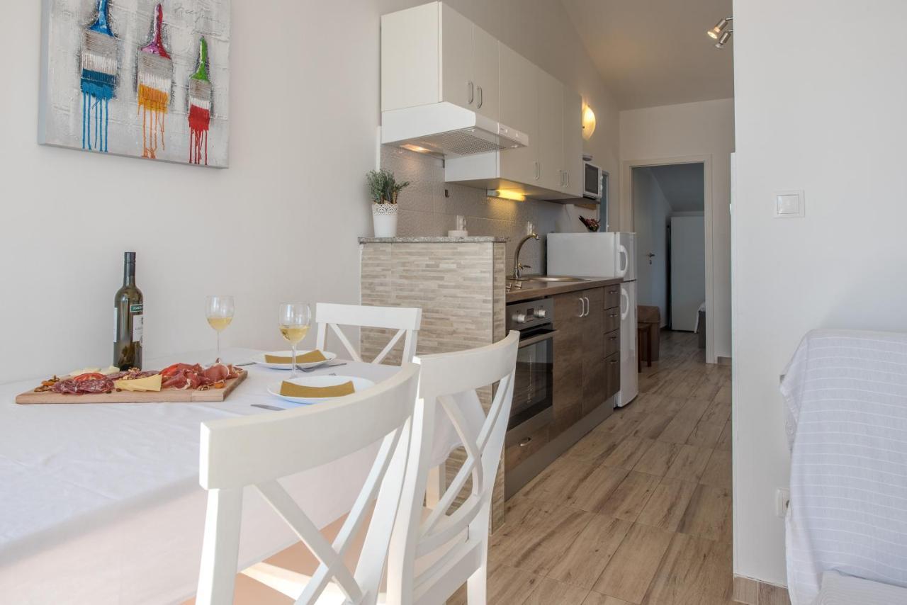 Apartments Amneris Трогир Екстериор снимка