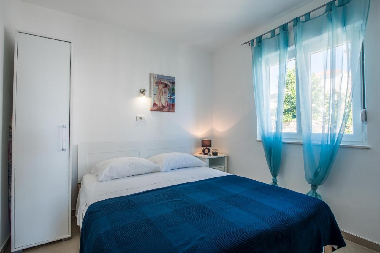 Apartments Amneris Трогир Екстериор снимка