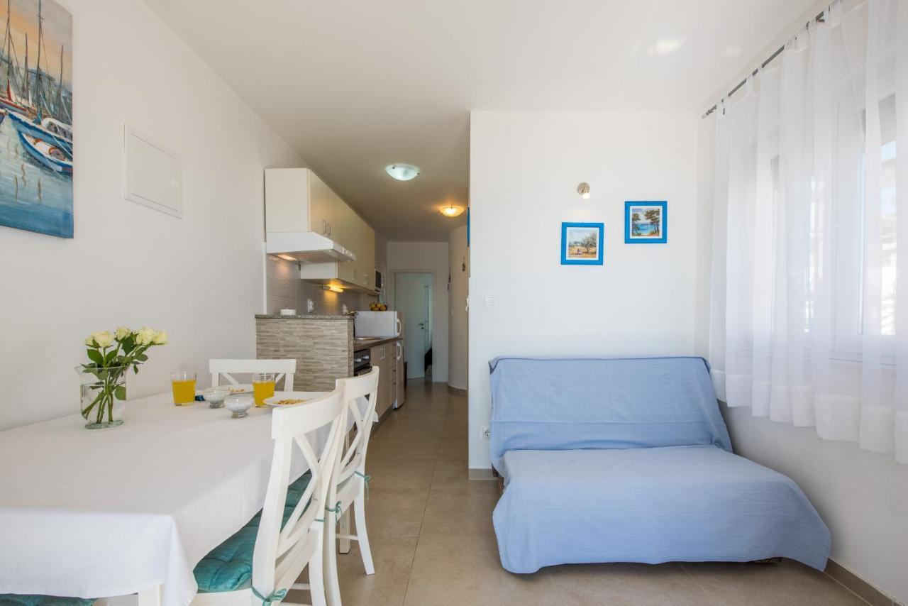 Apartments Amneris Трогир Екстериор снимка