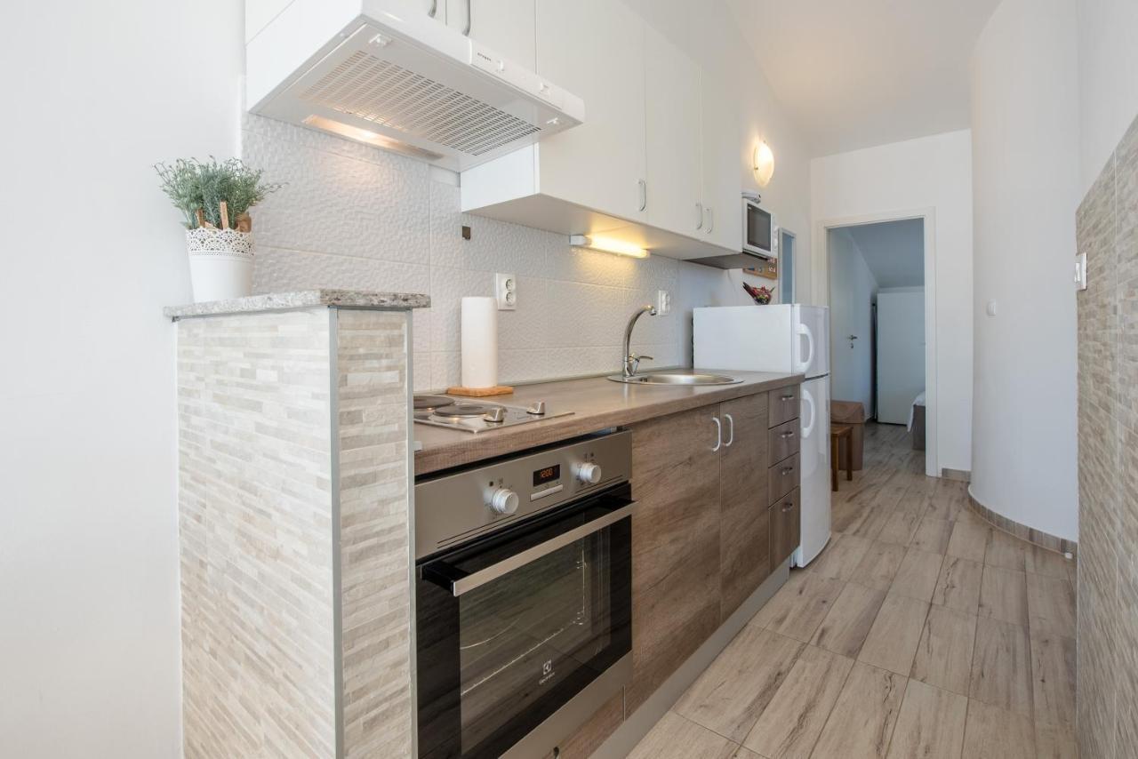 Apartments Amneris Трогир Екстериор снимка