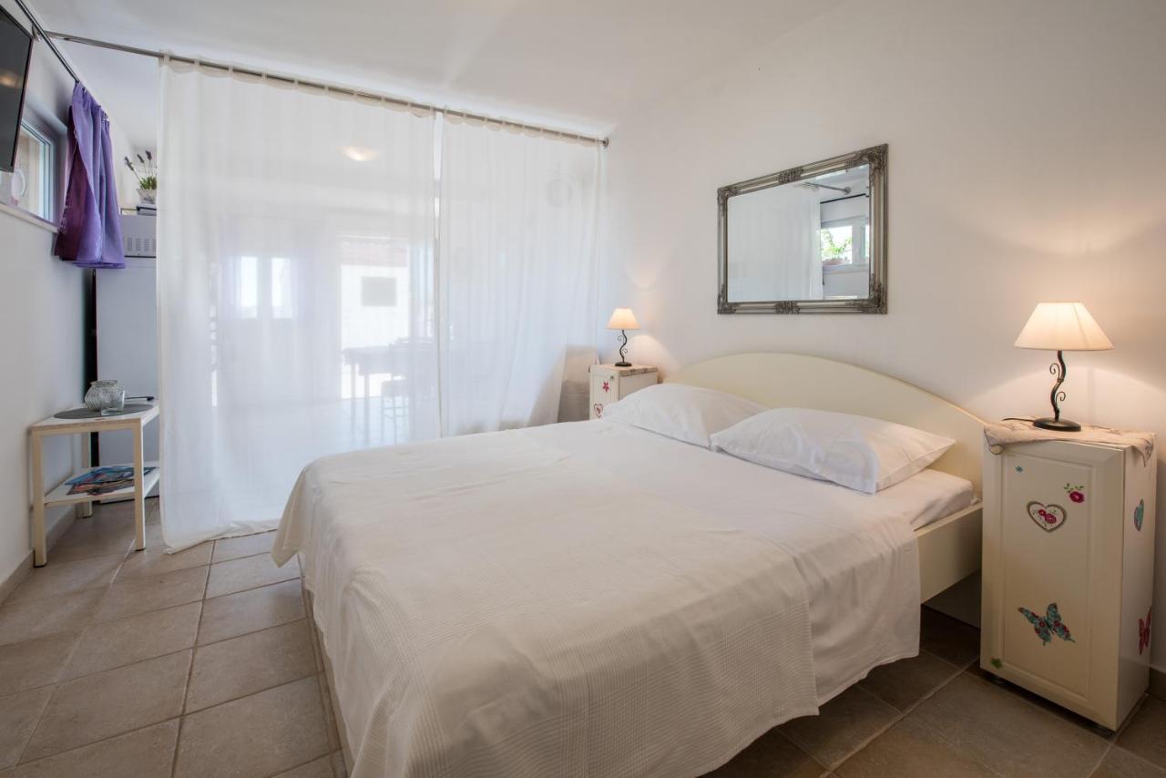 Apartments Amneris Трогир Екстериор снимка
