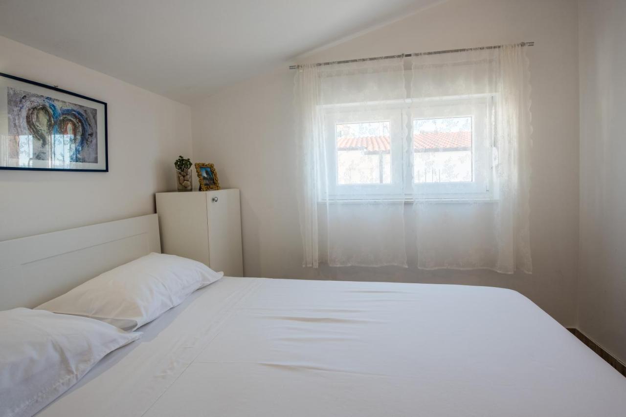 Apartments Amneris Трогир Екстериор снимка